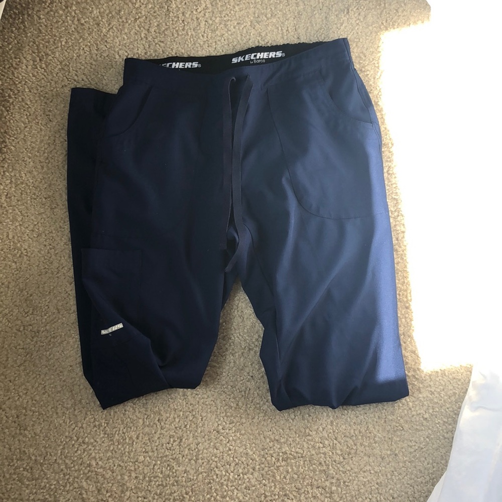 sketchers navy blue scrub set!